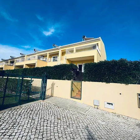 Pera-moradia T3 * Pêra