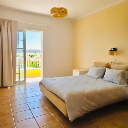 Pera-moradia T3 Ferienhaus